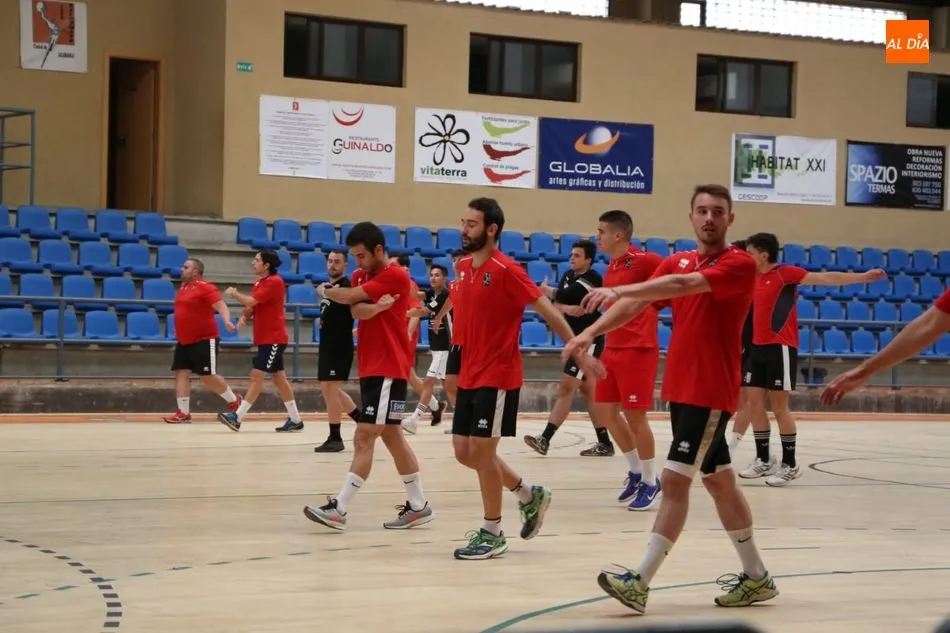 Foto 3 - El BM Salamanca de la temporada 2019/2020 echa a andar