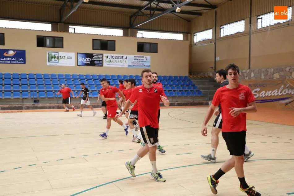 Foto 2 - El BM Salamanca de la temporada 2019/2020 echa a andar