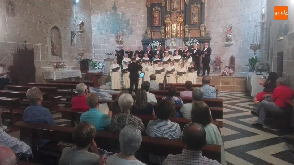 Foto 8 - La Coral D&aacute;maso Ledesma ofrece un concierto en la iglesia de Villavieja de Yeltes  