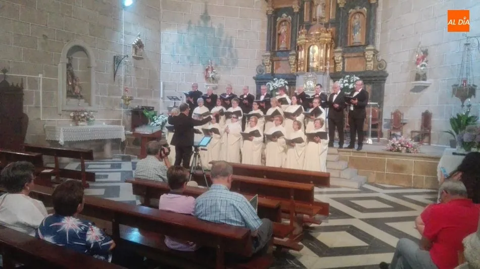 Foto 5 - La Coral D&aacute;maso Ledesma ofrece un concierto en la iglesia de Villavieja de Yeltes  