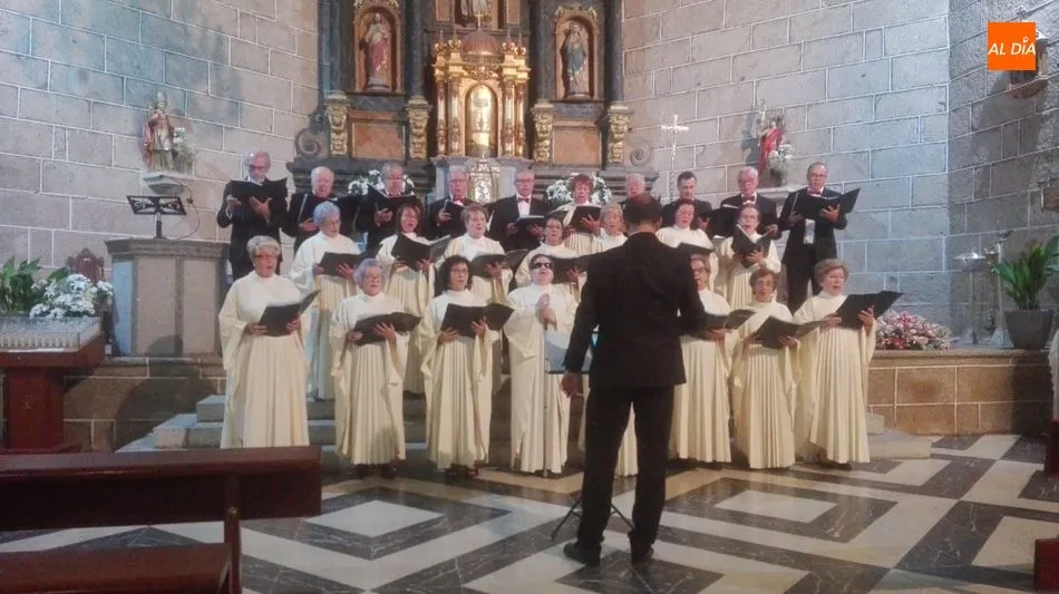 Foto 3 - La Coral D&aacute;maso Ledesma ofrece un concierto en la iglesia de Villavieja de Yeltes  