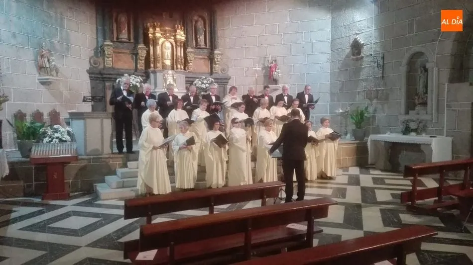 Foto 6 - La Coral D&aacute;maso Ledesma ofrece un concierto en la iglesia de Villavieja de Yeltes  