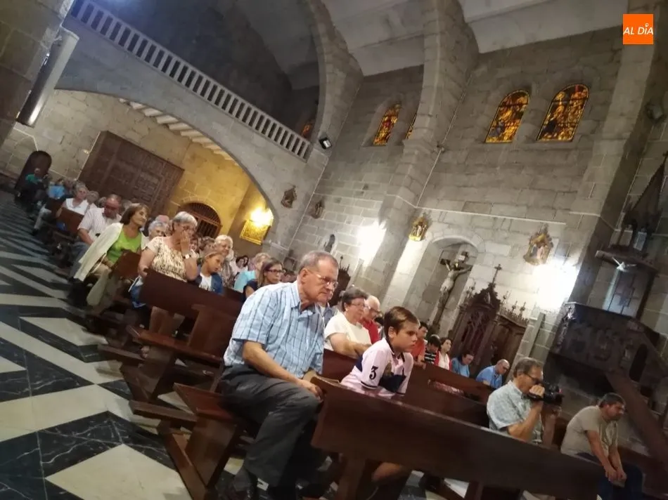 Foto 2 - La Coral D&aacute;maso Ledesma ofrece un concierto en la iglesia de Villavieja de Yeltes  