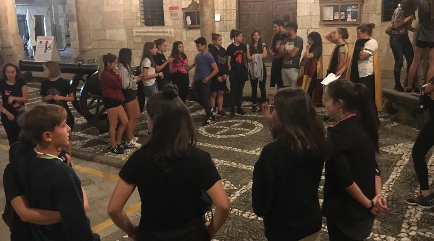 Foto 2 - Los scouts llevan a cabo un gran juego de stalking con aires medievales  
