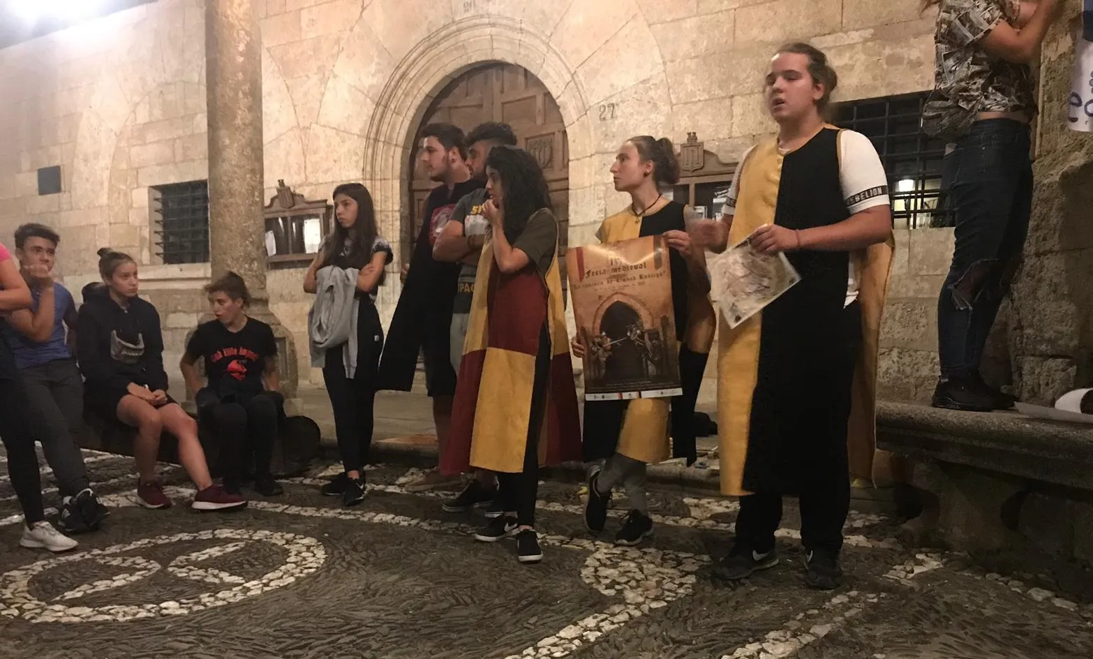 Los scouts llevan a cabo un gran juego de stalking con aires medievales  