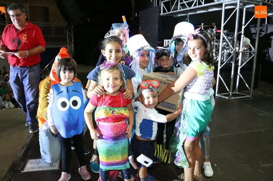 Foto 6 - Extraordinario desfile de pe&ntilde;as en Masueco con La Resaca como ganadores  