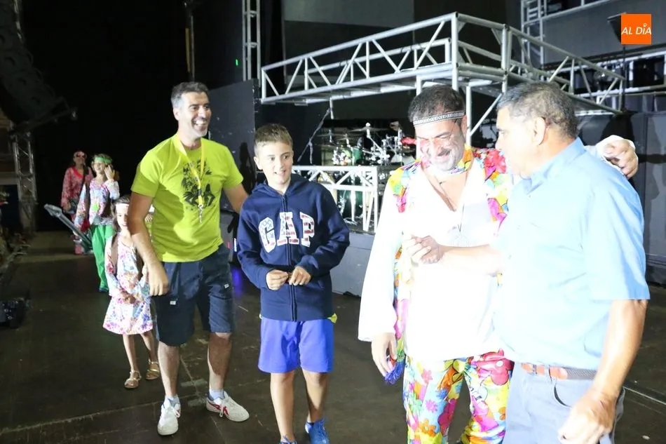 Foto 4 - Extraordinario desfile de pe&ntilde;as en Masueco con La Resaca como ganadores  