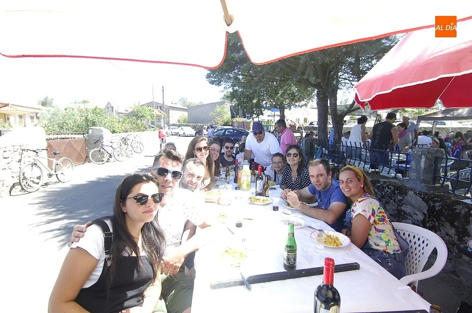 Foto 9 - Casillas de Flores pone punto y final a sus fiestas con una comida popular  