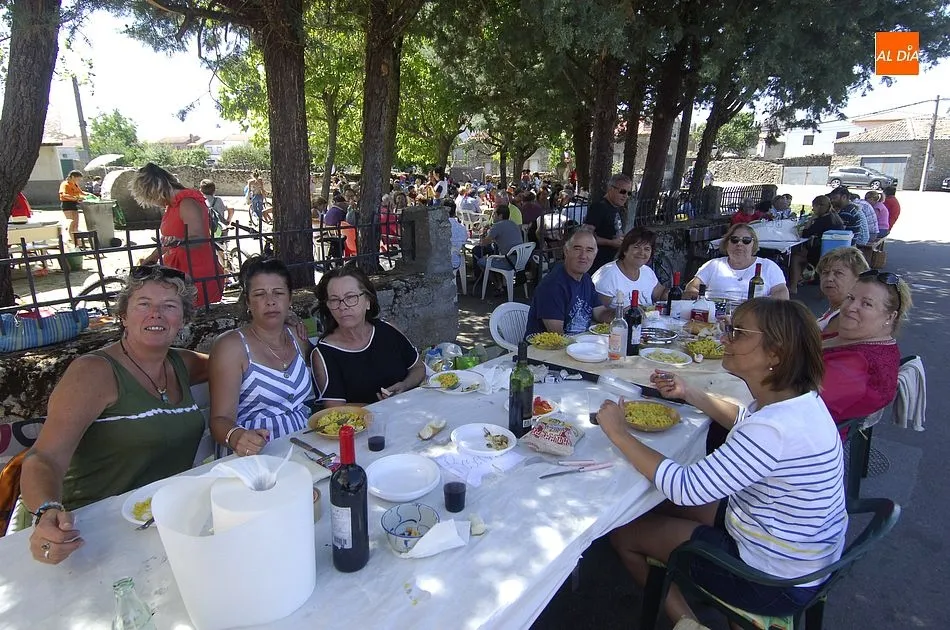 Foto 7 - Casillas de Flores pone punto y final a sus fiestas con una comida popular  