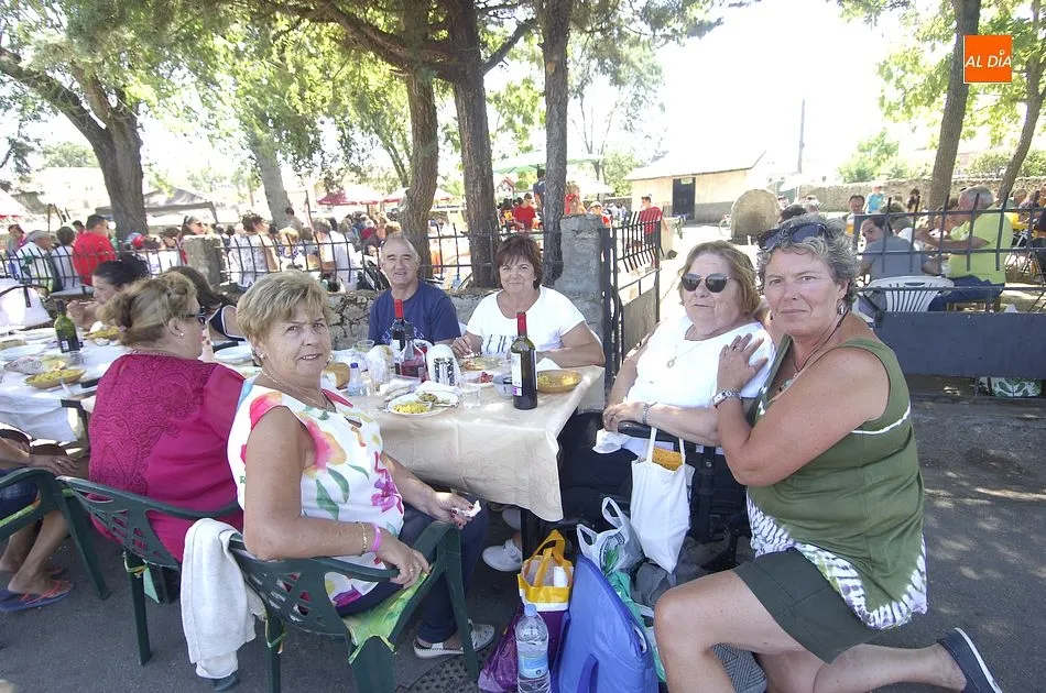 Foto 4 - Casillas de Flores pone punto y final a sus fiestas con una comida popular  
