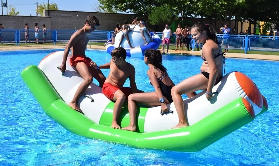 Cerca de 200 niños se lo pasan en grande en los Juegos de las Piscinas  