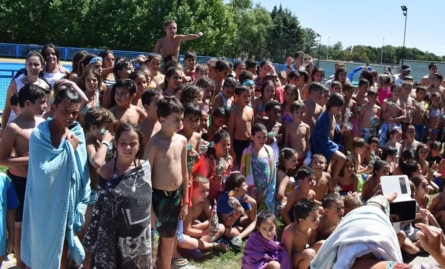 Foto 8 - Cerca de 200 ni&ntilde;os se lo pasan en grande en los Juegos de las Piscinas  