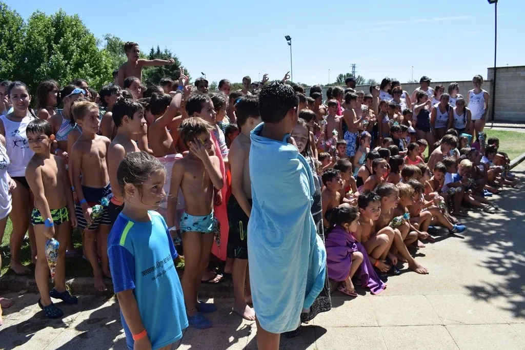 Foto 6 - Cerca de 200 ni&ntilde;os se lo pasan en grande en los Juegos de las Piscinas  