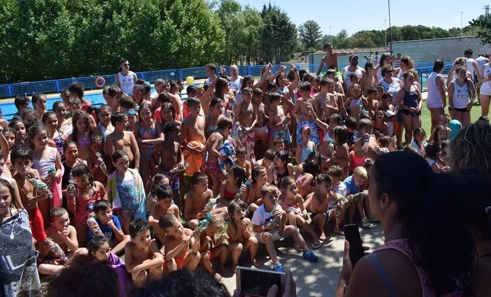 Foto 2 - Cerca de 200 ni&ntilde;os se lo pasan en grande en los Juegos de las Piscinas  