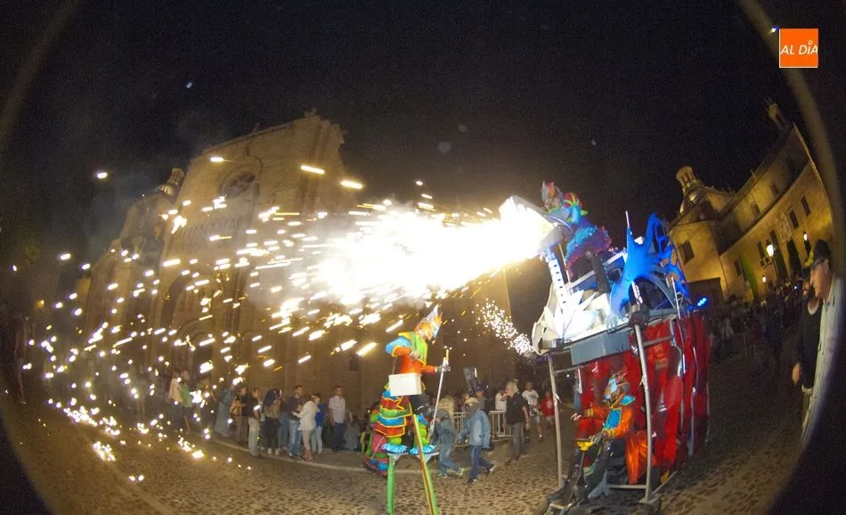 DAMS en un momento del pasacalles/ Foto: Adrián M.Pastor