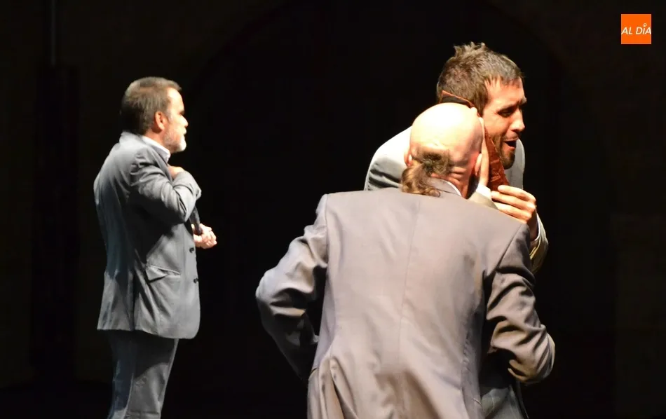 Foto 10 - Una versi&oacute;n humor&iacute;stica de la tragedia de Hamlet remata la primera jornada  