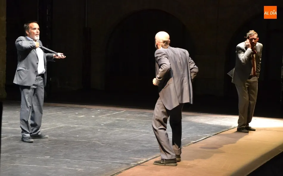 Foto 9 - Una versi&oacute;n humor&iacute;stica de la tragedia de Hamlet remata la primera jornada  
