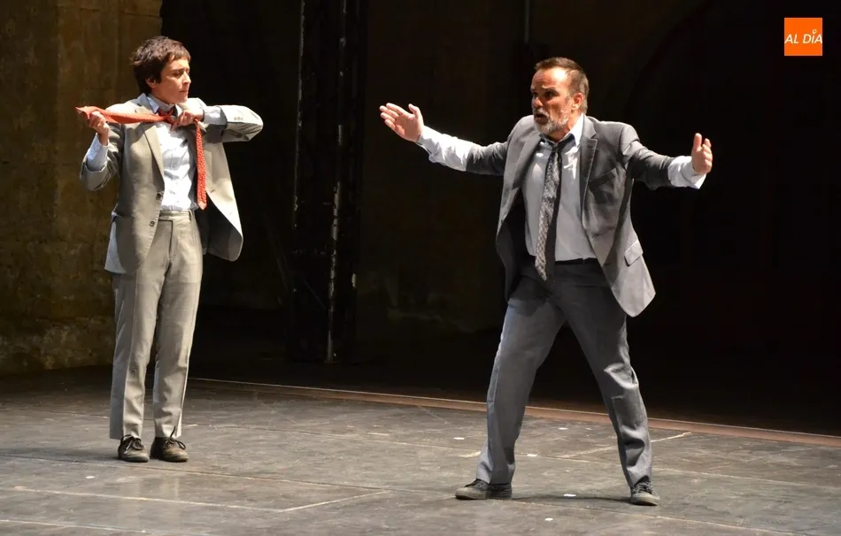 Foto 6 - Una versi&oacute;n humor&iacute;stica de la tragedia de Hamlet remata la primera jornada  