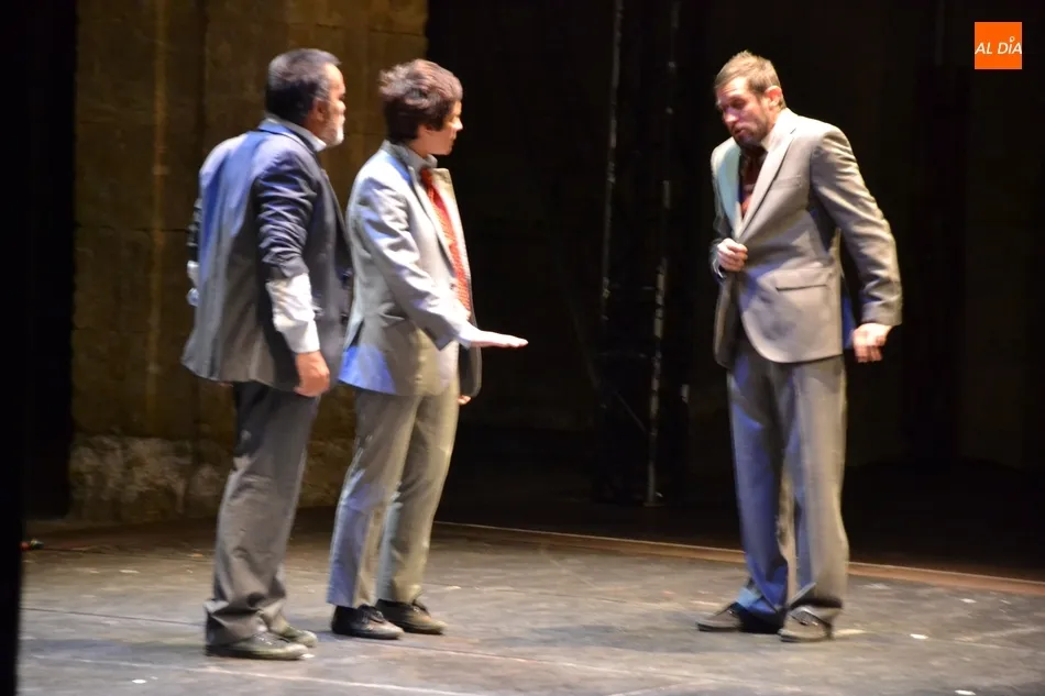 Foto 4 - Una versi&oacute;n humor&iacute;stica de la tragedia de Hamlet remata la primera jornada  