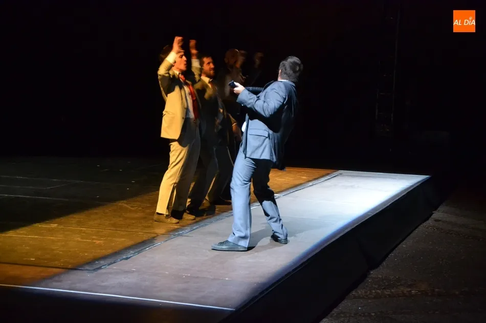 Foto 2 - Una versi&oacute;n humor&iacute;stica de la tragedia de Hamlet remata la primera jornada  