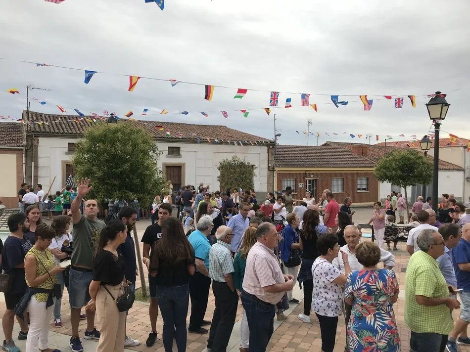Foto 3 - Aldeanueva de Figueroa abre sus fiestas con su cara m&aacute;s solidaria  
