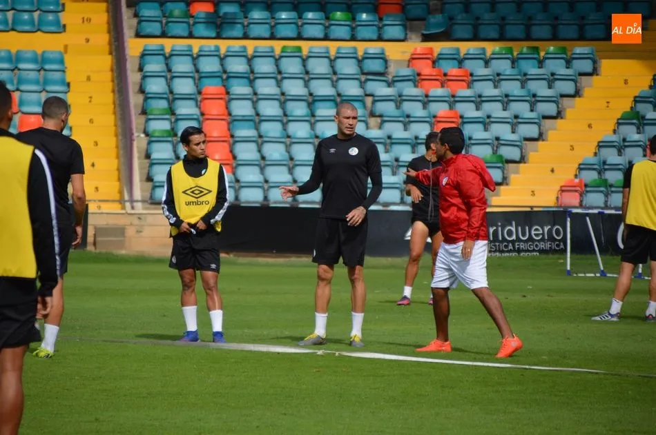 Foto 10 - &lsquo;Chiquimarco&rsquo; dirige su primera sesi&oacute;n de entrenamiento a puerta cerrada con el Salamanca UDS...