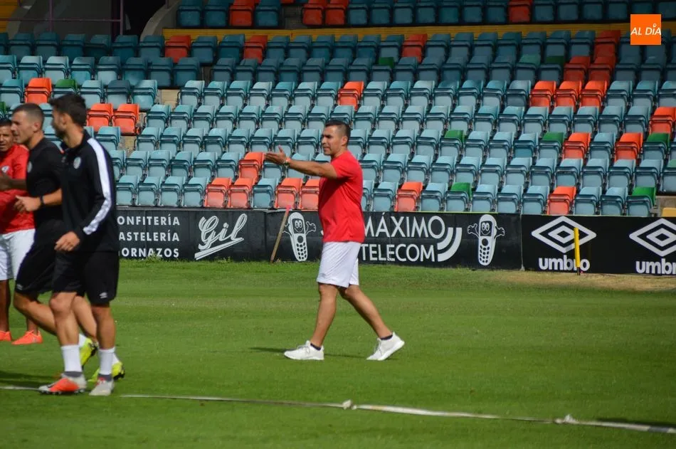Foto 4 - &lsquo;Chiquimarco&rsquo; dirige su primera sesi&oacute;n de entrenamiento a puerta cerrada con el Salamanca UDS...