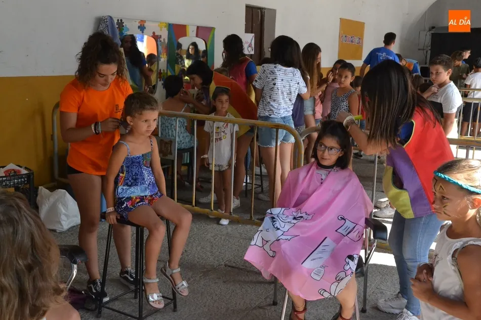 Cientos de niños comienzan su viaje a los entresijos del universo escénico  