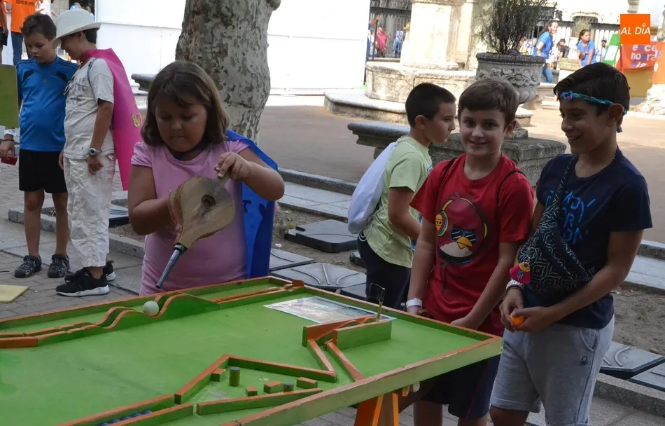 Foto 9 - Cientos de ni&ntilde;os comienzan su viaje a los entresijos del universo esc&eacute;nico  