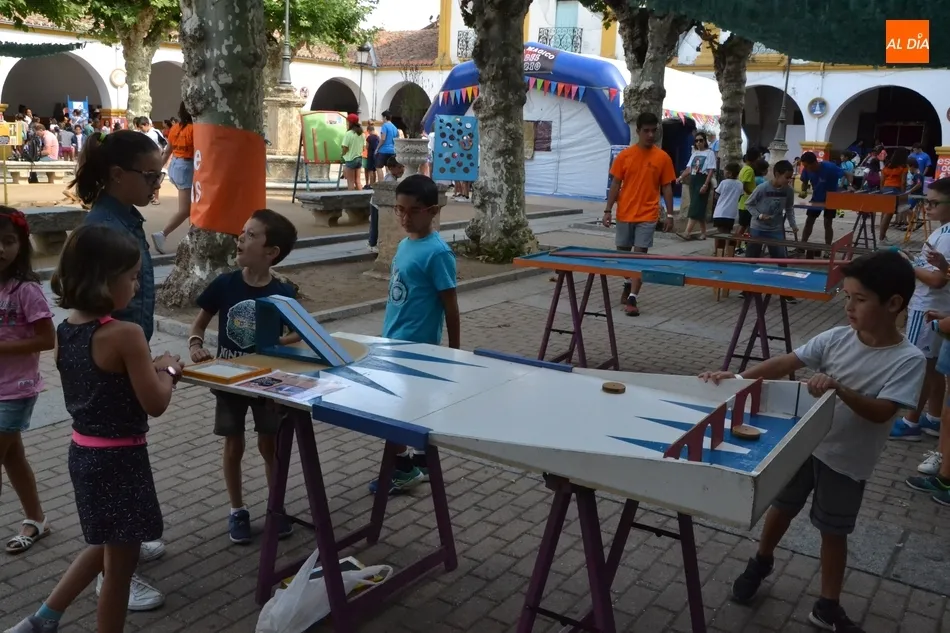 Foto 11 - Cientos de ni&ntilde;os comienzan su viaje a los entresijos del universo esc&eacute;nico  