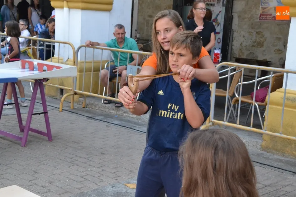 Foto 7 - Cientos de ni&ntilde;os comienzan su viaje a los entresijos del universo esc&eacute;nico  