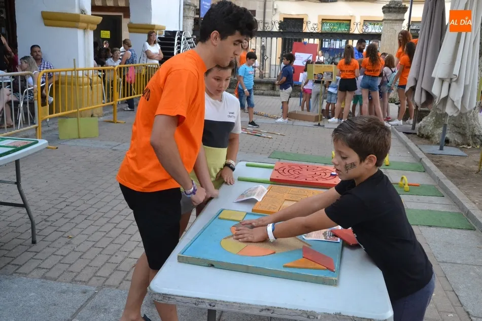 Foto 5 - Cientos de ni&ntilde;os comienzan su viaje a los entresijos del universo esc&eacute;nico  