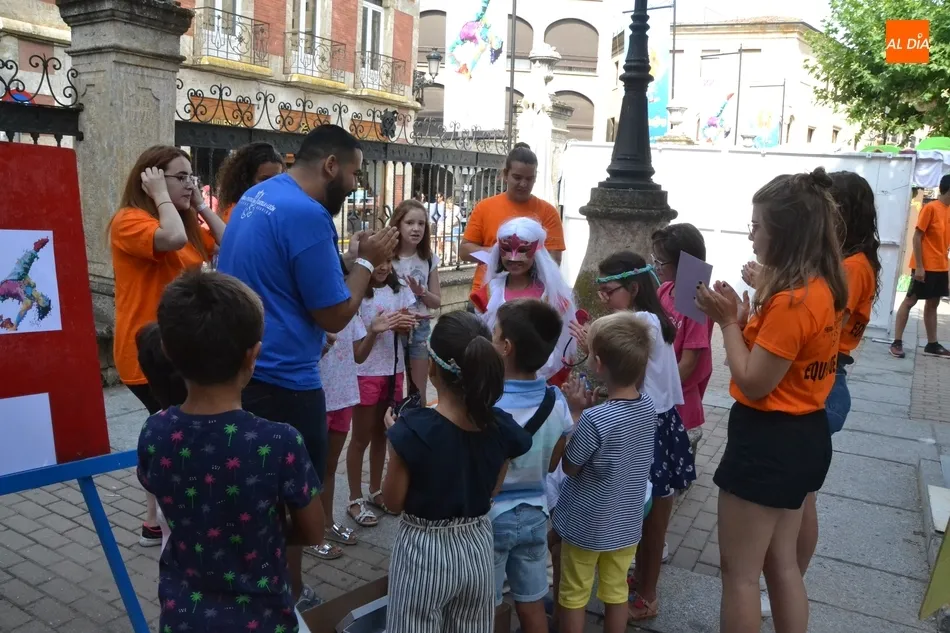 Foto 2 - Cientos de ni&ntilde;os comienzan su viaje a los entresijos del universo esc&eacute;nico  