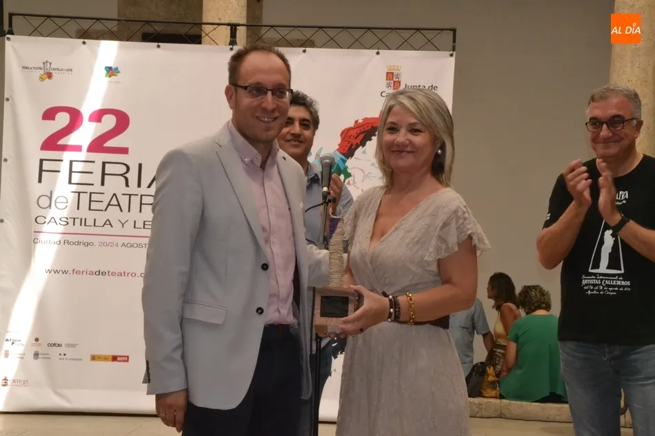 Foto 5 - Entregados los 8&ordm; Premios Rosa M&ordf; Garc&iacute;a Cano con un renovado dise&ntilde;o de los galardones  