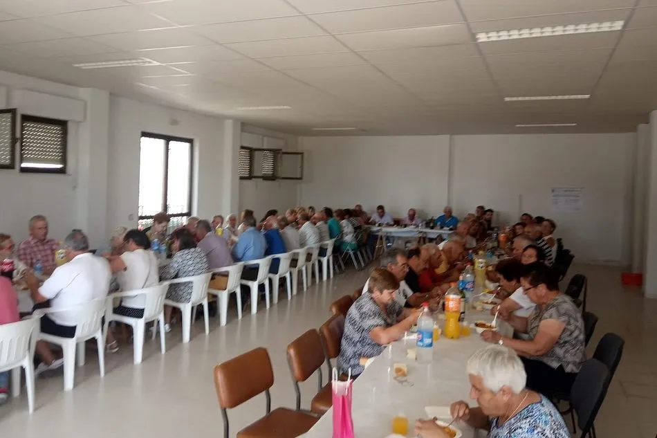 Foto 4 - Los mayores de Encinasola de los Comendadores retoman la actividad asociativa  