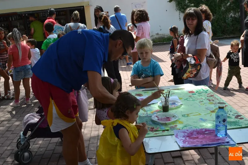 Foto 4 - El Mi&eacute;rcoles de Ferias sobresale por la alta participaci&oacute;n en el taller de dibujo infantil y la...