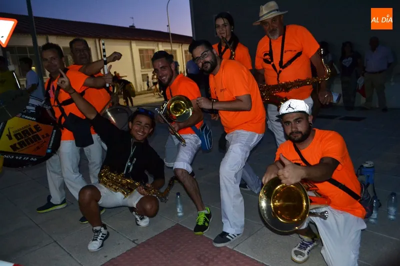 Foto 10 - La parrillada roza las 1.200 raciones servidas en favor de Acopedis