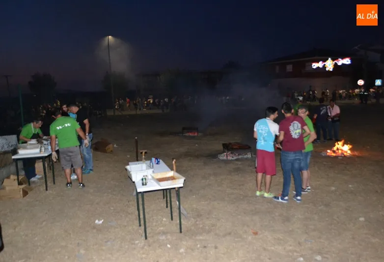 Foto 6 - La parrillada roza las 1.200 raciones servidas en favor de Acopedis
