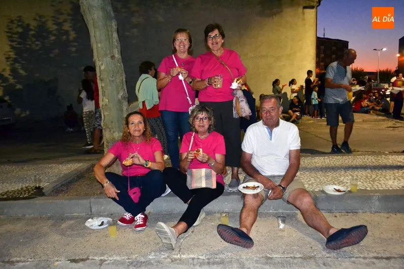 Foto 2 - La parrillada roza las 1.200 raciones servidas en favor de Acopedis