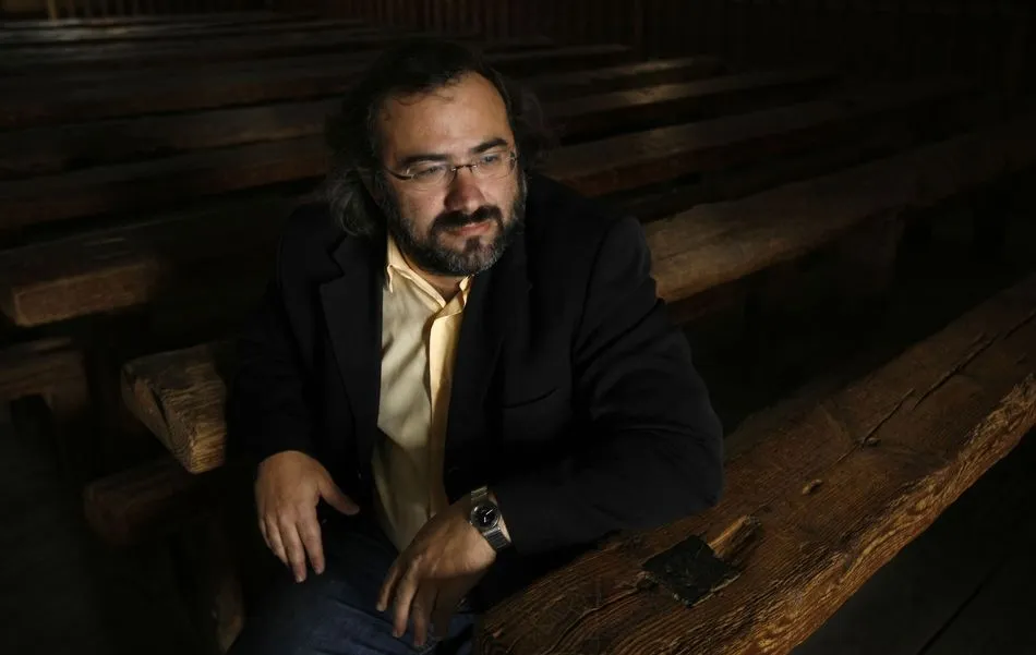 El poeta A. P. Alencart en el Aula Fray Luis de León (Foto de E. Carrascal)