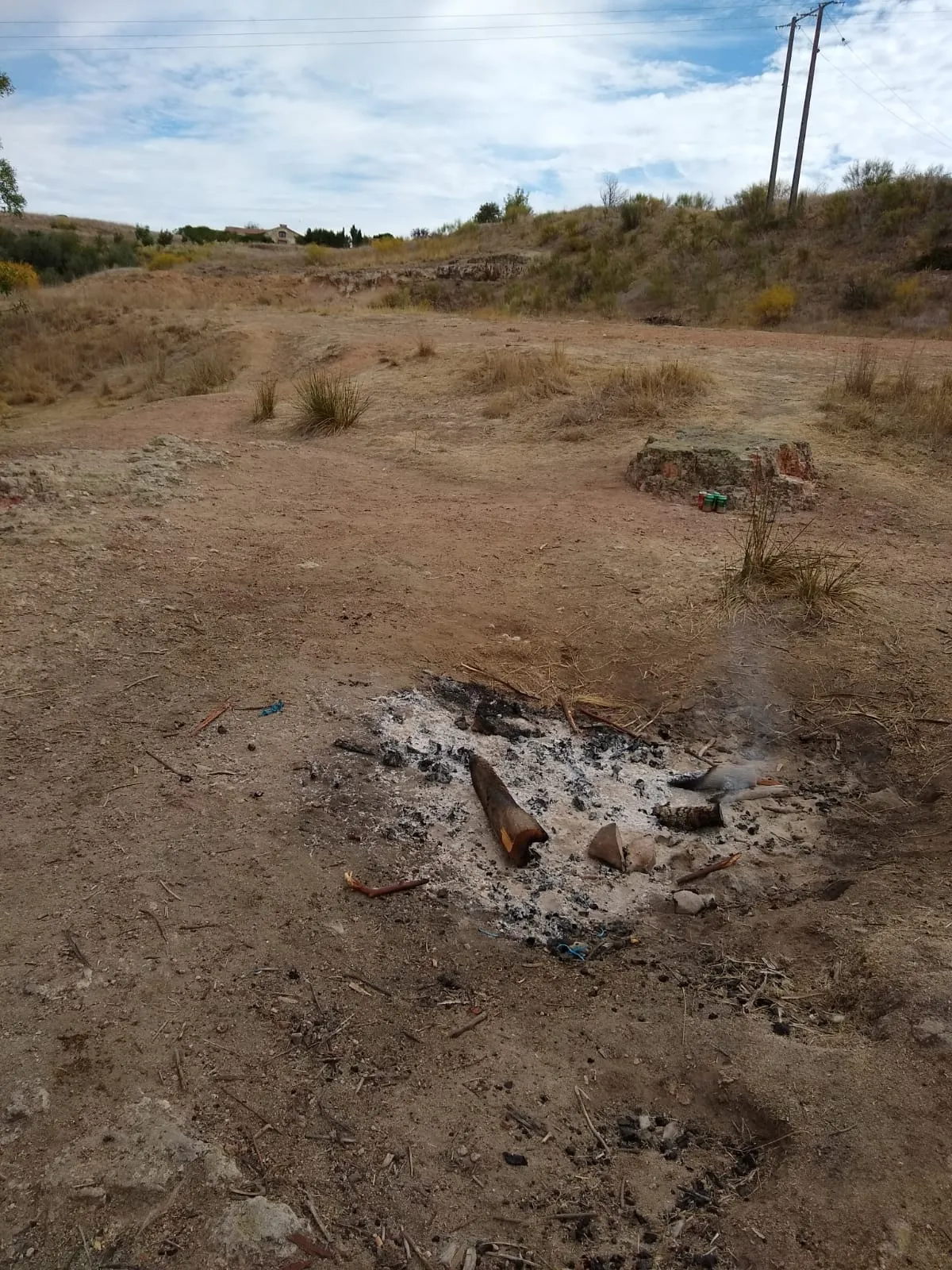 Fogatas y botellones sin control en la zona del palomar de Cilloruelo  