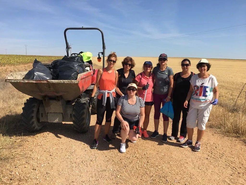 Vecinos de Aldeanueva de Figueroa participan en el día limpio