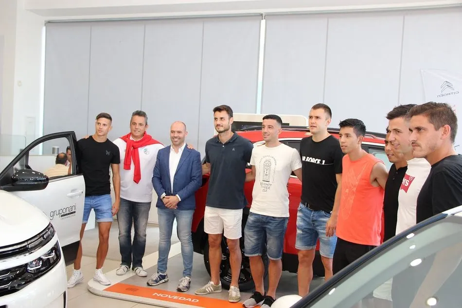 Foto 4 - El Salamanca UDS presenta a todos sus nuevos fichajes de dos tacadas