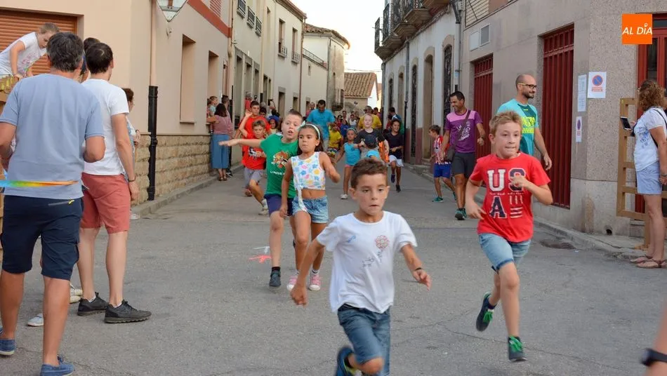 Foto 3 - Los carretones despiertan la afici&oacute;n taurina en los ni&ntilde;os de Lumbrales