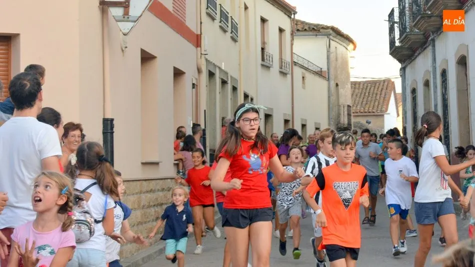Foto 2 - Los carretones despiertan la afici&oacute;n taurina en los ni&ntilde;os de Lumbrales