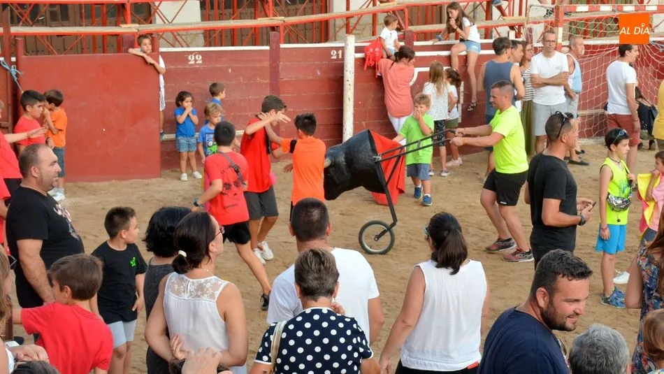 Foto 10 - Los carretones despiertan la afici&oacute;n taurina en los ni&ntilde;os de Lumbrales
