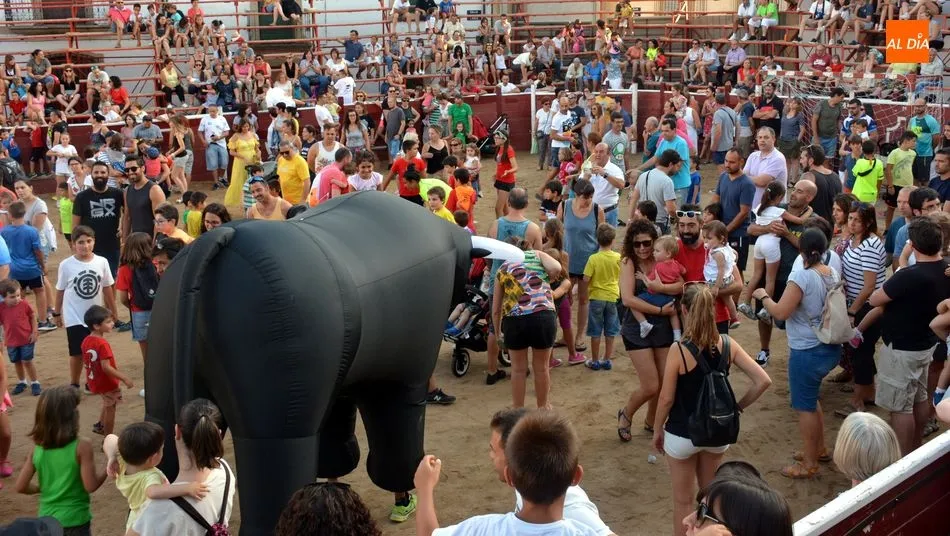 Foto 9 - Los carretones despiertan la afici&oacute;n taurina en los ni&ntilde;os de Lumbrales