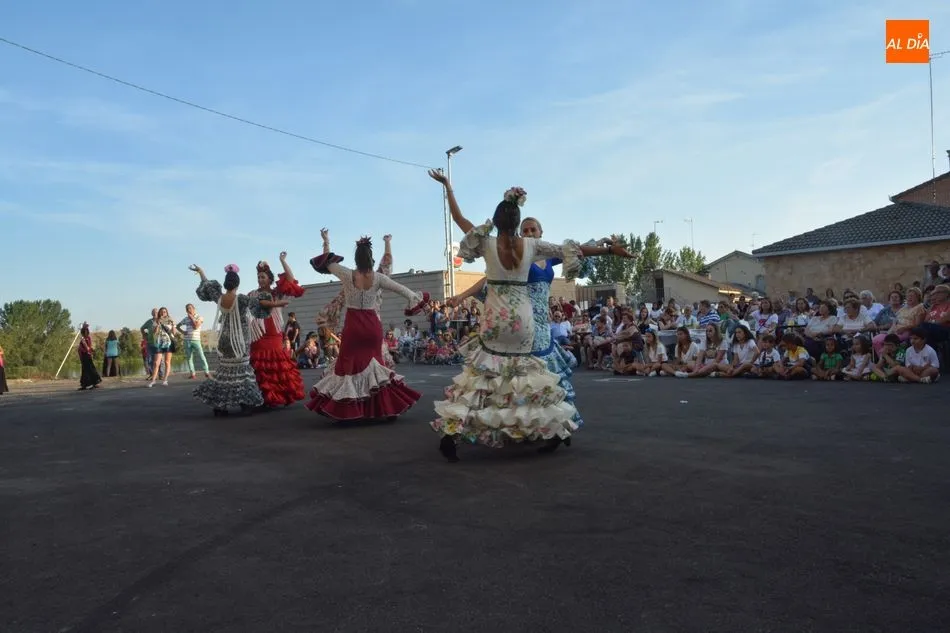 Foto 7 - El grupo flamenco Aires Charros ameniza la tarde festiva de Villagonzalo de Tormes