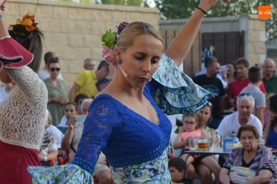 Foto 2 - El grupo flamenco Aires Charros ameniza la tarde festiva de Villagonzalo de Tormes