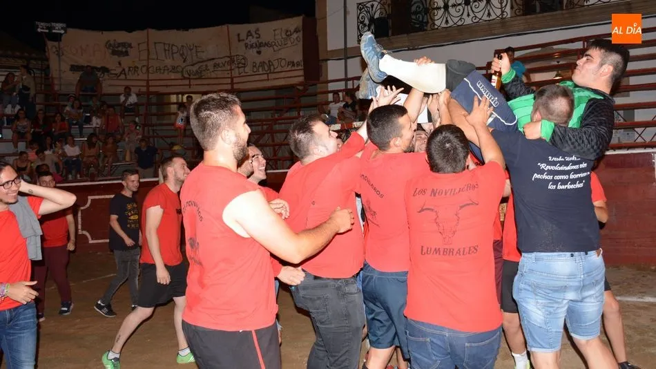 Foto 10 - La pe&ntilde;a El Cos&iacute;o se proclama campe&oacute;n del torneo de f&uacute;tbol-plaza de Lumbrales